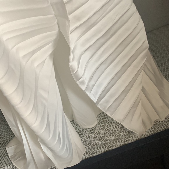 Max Duggal IEENA Pleated Cap Sleeve Satin Midi Gown White Size 10 NWT - Picture 10 of 12